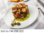 Tartare is dish of pieces of raw tuna and avocado cubes, seasoned with soy and Worcestershire sauce. Стоковое фото, фотограф Яков Филимонов / Фотобанк Лори