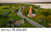 Деревянная церковь в селе Космозеро. Карелия, Медвежьегорский район. Лето. Рассвет. Стоковое фото, фотограф Сергей Цепек / Фотобанк Лори