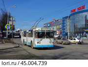 Троллейбус ЗиУ-682Г-014 [Г0Е] №322, улица Сулимова, Екатеринбург, Свердловская область (2019 год). Редакционное фото, фотограф Алексей Иванов / Фотобанк Лори