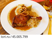 Confit du canard in czech with sauerkraut and potato dumplings. Стоковое фото, фотограф Яков Филимонов / Фотобанк Лори