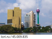 Colombo city skyline with modern skyscrapers and Lotus Tower (2021 год). Редакционное фото, фотограф EugeneSergeev / Фотобанк Лори