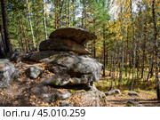 Древние горы Хакасии. Каменный парк. (Ширинские Столбы) (2019 год). Редакционное фото, фотограф Александр Галинский / Фотобанк Лори