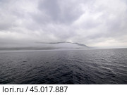 Туман над озером Байкалом. Исток Ангары. Мыс Устьянский (2024 год). Стоковое фото, фотограф Александр Тараканов / Фотобанк Лори