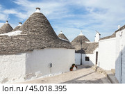 Street in Alberobello, the city of trulli. Puglia, Italy. (2019 год). Стоковое фото, фотограф Лариса Гордеева / Фотобанк Лори