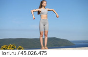 Young beautiful girl in sportswear trains in the morning. Стоковое видео, видеограф Андрей Аркуша / Фотобанк Лори