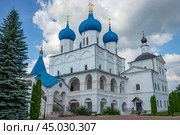 Зачатьевский собор старинного Высоцкого монастыря, Серпухов, Московская область (2024 год). Стоковое фото, фотограф Анна Карасева / Фотобанк Лори