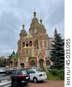 Собор Святых Петра и Павла. Реставрационные работы, леса. Город Петергоф, Санкт-Петербургский проспект, Россия. Редакционное фото, фотограф Щеголева Ольга / Фотобанк Лори
