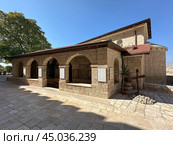 Entrance to the Church of St. Stephen the First Martyr. Стоковое фото, фотограф Irina Opachevsky / Фотобанк Лори