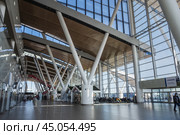 Inside of passenger terminal of Platov International Airport in Rostov-on-Don, Russia (2021 год). Редакционное фото, фотограф Elena Odareeva / Фотобанк Лори