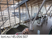 Inside of passenger terminal of Platov International Airport in Rostov-on-Don, Russia (2021 год). Редакционное фото, фотограф Elena Odareeva / Фотобанк Лори