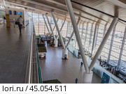 Inside of passenger terminal of Platov International Airport in Rostov-on-Don, Russia (2021 год). Редакционное фото, фотограф Elena Odareeva / Фотобанк Лори