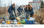 Group of people volunteers cleaning nature from garbage pollution. Стоковое AI-изображение, AI-художник Юрий Поздников / Фотобанк Лори