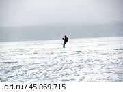 Training of athletes in kiting on a winter sunny day on Lake Onega,Petrozavodsk. Стоковое фото, фотограф Анна Кривицкая / Фотобанк Лори
