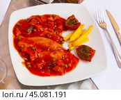 Tilapia with vegetable stew, french fries and sun-dried tomato. Стоковое фото, фотограф Яков Филимонов / Фотобанк Лори