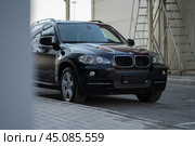 KRASNOYARSK, RUSSIA - June 15, 2024: Black BMW X5 E70. Редакционное фото, фотограф Плотников Дмитрий / Фотобанк Лори