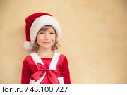 Child in Santa hat. Стоковое фото, фотограф yarruta / Фотобанк Лори