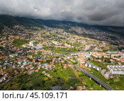 Aerial drone view of Funchal town, Madeira, Portugal (2024 год). Стоковое фото, фотограф Дмитрий Рухленко / Фотобанк Лори
