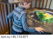 Boy interacts with a circular interactive screen at an exhibit. Like fairy tale. Стоковое фото, фотограф Алла Чесноковва / Фотобанк Лори