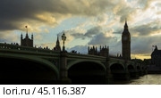 Westminster Bridge over the River Thames, filmed during a summer evening sunset. Вестминстерский мост через реку Темза, снятый летним вечером на закате (тайм-лапс) Редакционное видео, видеограф Валерий Тесаков / Фотобанк Лори
