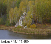 Скала Ковдымов (Кавдымов) столб на стрелке рек Исети и Каменки, Каменск-Уральский, Свердловская область. Стоковое фото, фотограф Алексей Иванов / Фотобанк Лори