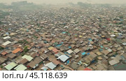 Camera showing densely packed refugee camp. Стоковое AI-видео, аниматор Данил Руденко / Фотобанк Лори