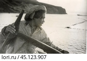 Рыбак управляет лодкой. Стоковое фото, фотограф Retro / Фотобанк Лори