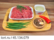 Фарш. Мясопродукты. Полуфабрикаты. Мясо. Свинина. Говядина. Кухня. Ресторан. Кафе. Приготовление. Ужин. Стол. Стейк. Пища. Стоковое фото, фотограф Владимир Зыбин / Фотобанк Лори