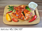 Шашлык. Мясопродукты. Полуфабрикаты. Мясо. Свинина. Говядина. Кухня. Ресторан. Кафе. Приготовление. Ужин. Стол. Стейк. Пища. (2023 год). Редакционное фото, фотограф Владимир Зыбин / Фотобанк Лори