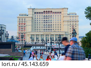 Отель Фор Сизенс Отель Москва (2024 год). Редакционное фото, фотограф Роман Лукьянов / Фотобанк Лори
