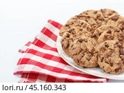 Chocolate chip cookie on white. Стоковое фото, фотограф Сергей Толмачёв / Фотобанк Лори