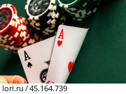 Cards and chips for poker on green table. Стоковое фото, фотограф Сергей Толмачёв / Фотобанк Лори