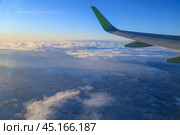 Камчатка под крылом самолета. Стоковое фото, фотограф Римма Тельнова / Фотобанк Лори