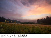 Туманный летний закат на Южном Урале. A misty summer sunset in the Southern Urals. Стоковое фото, фотограф Евгений Романов / Фотобанк Лори