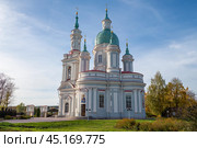 Собор Св. Екатерины Великомученницы октябрьским днем. Кингисепп, Ленинградская область. Стоковое фото, фотограф Виктор Карасев / Фотобанк Лори