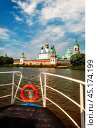 Panorama of the Spaso-Yakovlevsky Dimitriev Monastery. View from lake Nero on a sunny summer day. Rostov Veliky, Russia. 13th-18th century (2020 год). Стоковое фото, фотограф Оксана Медведева / Фотобанк Лори