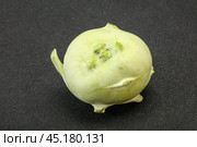 Vegan cuisine - raw kohlrabi cabbage. Стоковое фото, фотограф Андрей Старостин / Фотобанк Лори