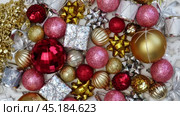 Christmas Ornaments Background Rotation, Spinning. Close up a Glitter Christmas Tree Decoration Items is Turning. Backdrop of New Year Ornate. Many Shiny Xmas Bauble, Balls and Bulbs. Top View, Frame. Стоковое видео, видеограф Марина Демидюк / Фотобанк Лори