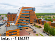Aerial view of the modern building of the Technopark in Akademgorodok (2024 год). Стоковое фото, фотограф Сергей Фролов / Фотобанк Лори