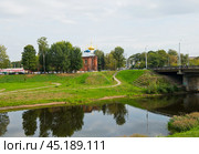 Река Тьмака. Осенний день. Тверь. Россия. Редакционное фото, фотограф E. O. / Фотобанк Лори