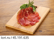 Italian cuisine - bresaola di Milano. Стоковое фото, фотограф Андрей Старостин / Фотобанк Лори