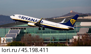 Ryanair Airlines Boeing 737 EI-DCO taking off from Barcelona Airport (2020 год). Редакционное фото, фотограф Яков Филимонов / Фотобанк Лори