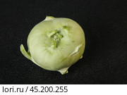 Vegan cuisine - raw kohlrabi cabbage. Стоковое фото, фотограф Андрей Старостин / Фотобанк Лори