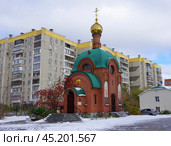 Церковь Николая Мирликийского чудотворца при церкви Василия Великого. Челябинск, проспект Ленина, 6. Стоковое фото, фотограф Алексей Иванов / Фотобанк Лори