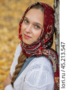 Russian beauty - young beautiful woman in a traditional headscarf. Стоковое фото, фотограф Андрей Аркуша / Фотобанк Лори