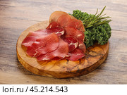 Italian cuisine - bresaola di Milano. Стоковое фото, фотограф Андрей Старостин / Фотобанк Лори