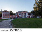 Усадьба Загряжских-Гончаровых. Редакционное фото, фотограф Валерий Гаврилюк / Фотобанк Лори
