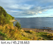 Tranquil view of the White Sea in Kandalaksha, Murmansk region during a serene afternoon. Стоковое фото, фотограф Александра Селина / Фотобанк Лори