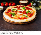 hot homemade Italian pizza margherita with mozzarella and tomatoes. Стоковое фото, фотограф Natalia Gdovskaia / Фотобанк Лори