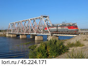 Железнодорожный мост в Сызрани (2024 год). Редакционное фото, фотограф Иван Дуплик / Фотобанк Лори