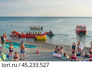 Черное море, Краснодарский край, Туапсинский   район, Бухта Михайловская, пляж , (2024 год). Стоковое фото, фотограф Александр Циликин / Фотобанк Лори